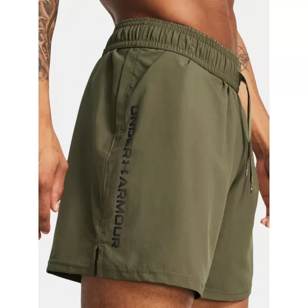  Herrenshorts UNDER ARMOUR UA WOVEN WDMK SHORTS 1383356-390 GRÜN 