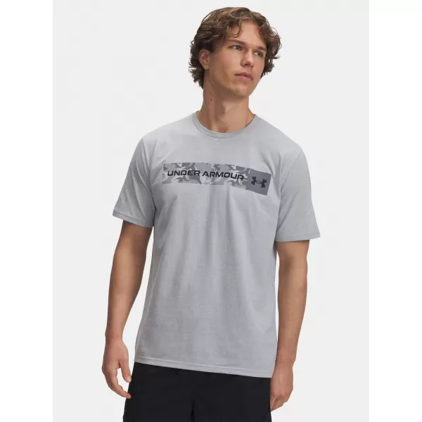  Herren-T-Shirt UNDER ARMOUR UA CAMO CHEST STRIPE SS 1376830-011 GRAU 