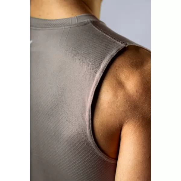  Nahtloses T-Shirt ohne Ärmel POWER 899 LIGHT BROWN ASH Nebbia 