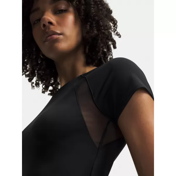  Damen-T-Shirt UNDER ARMOUR MOTION MESH SS 6011045-001 SCHWARZ 