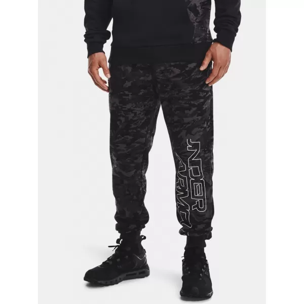  Herren-Jogginghose UNDER ARMOUR RIVAL FLC CAMO SCRIPT JGR 1366313-001 SCHWARZ 