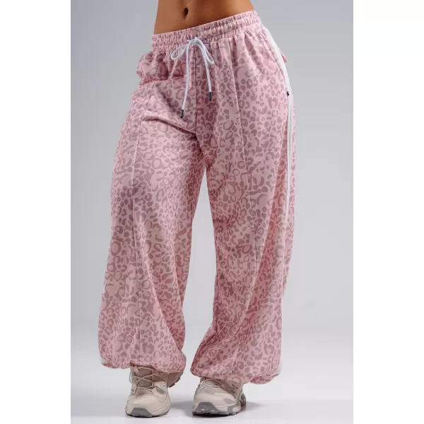  Baggy-Jogginghose mit Leopardenmuster NEBBIA PRIMAL 865 ROSA LEOPARD 