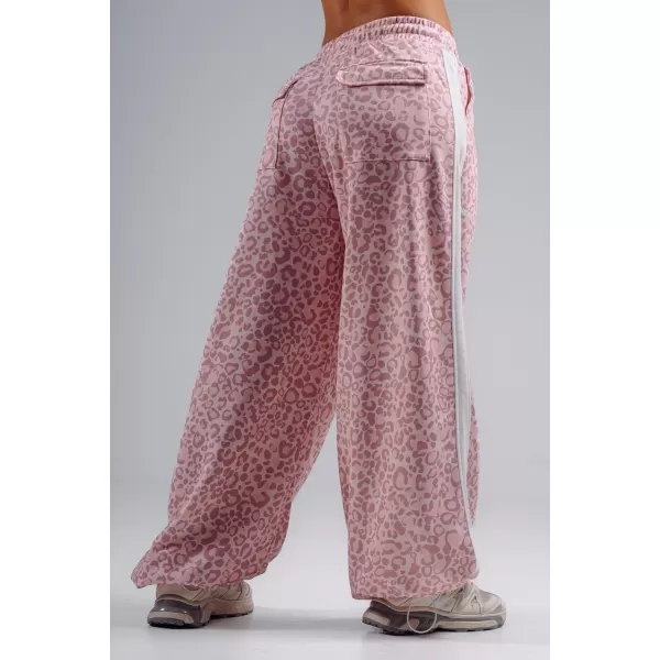  Baggy-Jogginghose mit Leopardenmuster NEBBIA PRIMAL 865 ROSA LEOPARD 