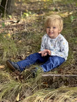 Langes Kinder -Shirt für Kinder WAMU OSPALÍ MEDVÍDCI WEIß/BLAU