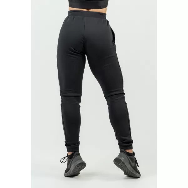  Die charakteristische lockere Jogginghose INTENSE 846 BLACK Nebbia für Damen 